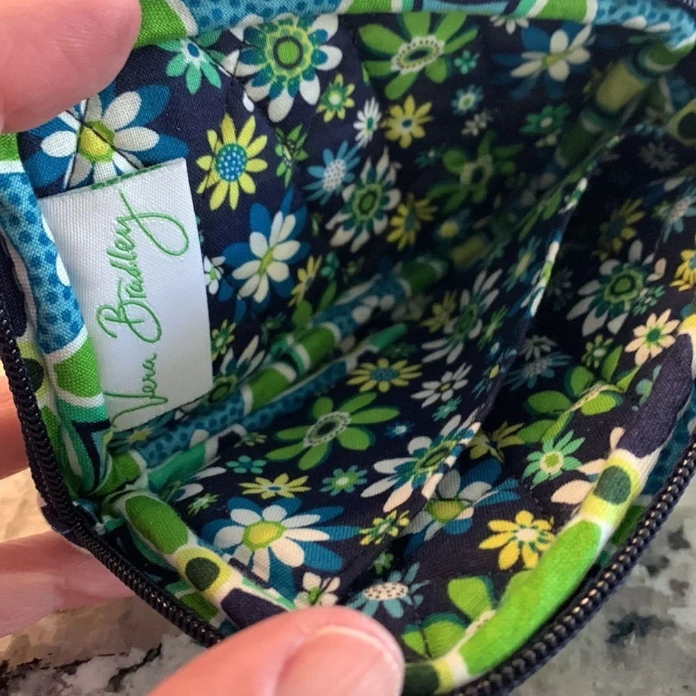 Brand New Vera Bradley wristlet, keychain & storage zip bag green/blue floral - Picture 7 of 7